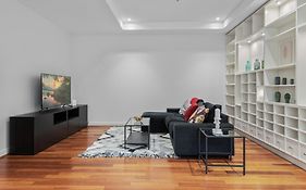Stylish And Spacious 2-Bed Apartment Melbourne